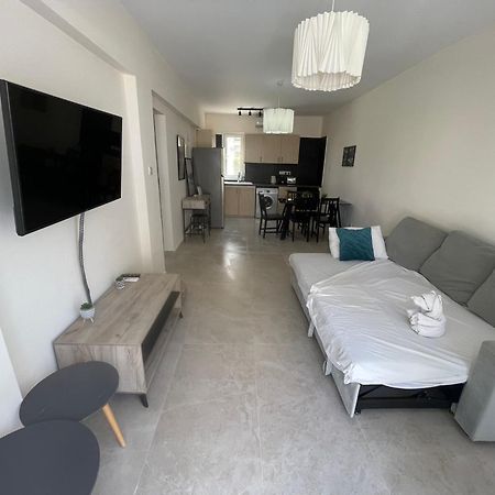 Mari House-Close To The Beach Paphos Buitenkant foto
